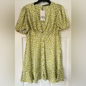 Zara V-neck Knot Twist Keyhole Mini Dress   Size: XL
Color: Lime Green & White
